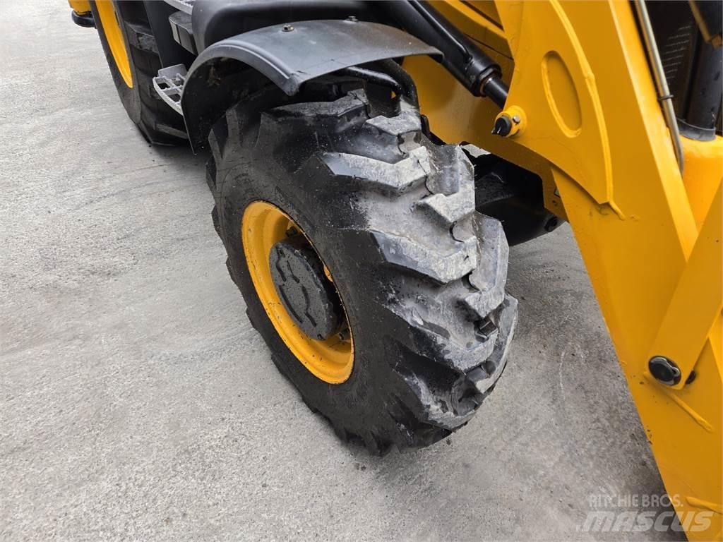 JCB 3CX 反鏟裝載機