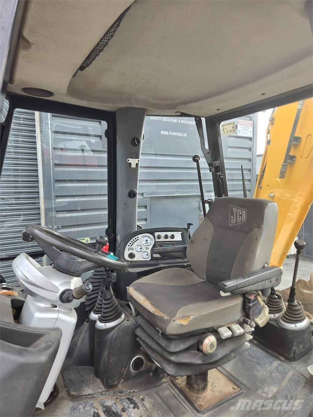 JCB 3CX 反鏟裝載機