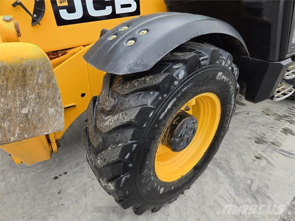 JCB 535-140 伸縮臂操作車