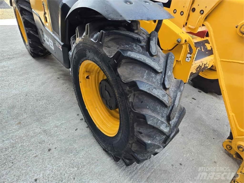 JCB 535-95 伸縮臂操作車