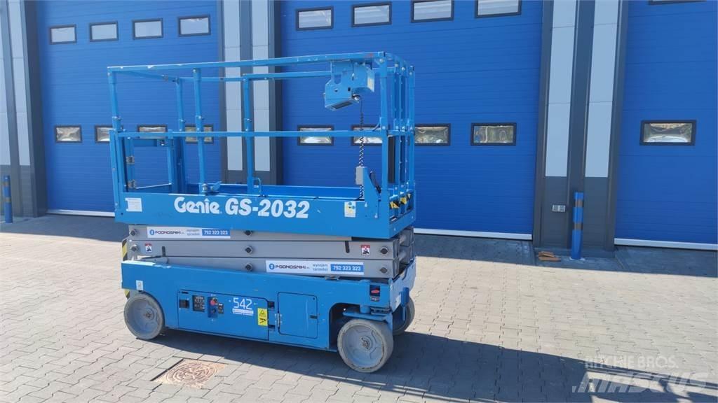 Genie 2032 剪式升降機