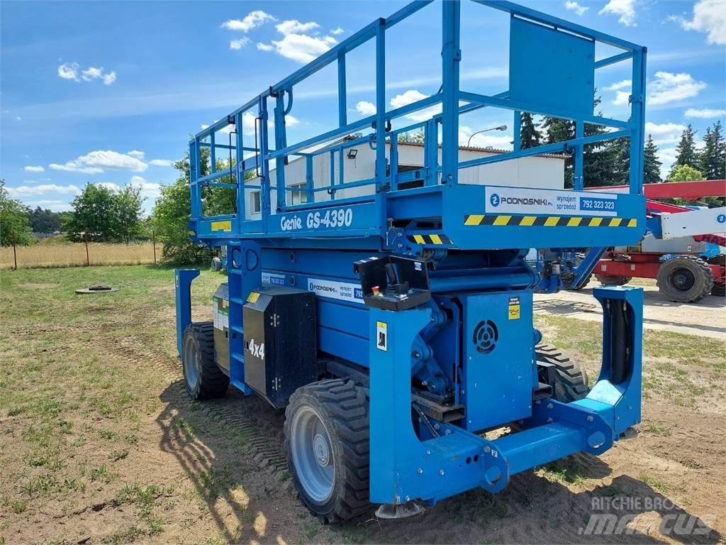 Genie GS-4390 RT 剪式升降機
