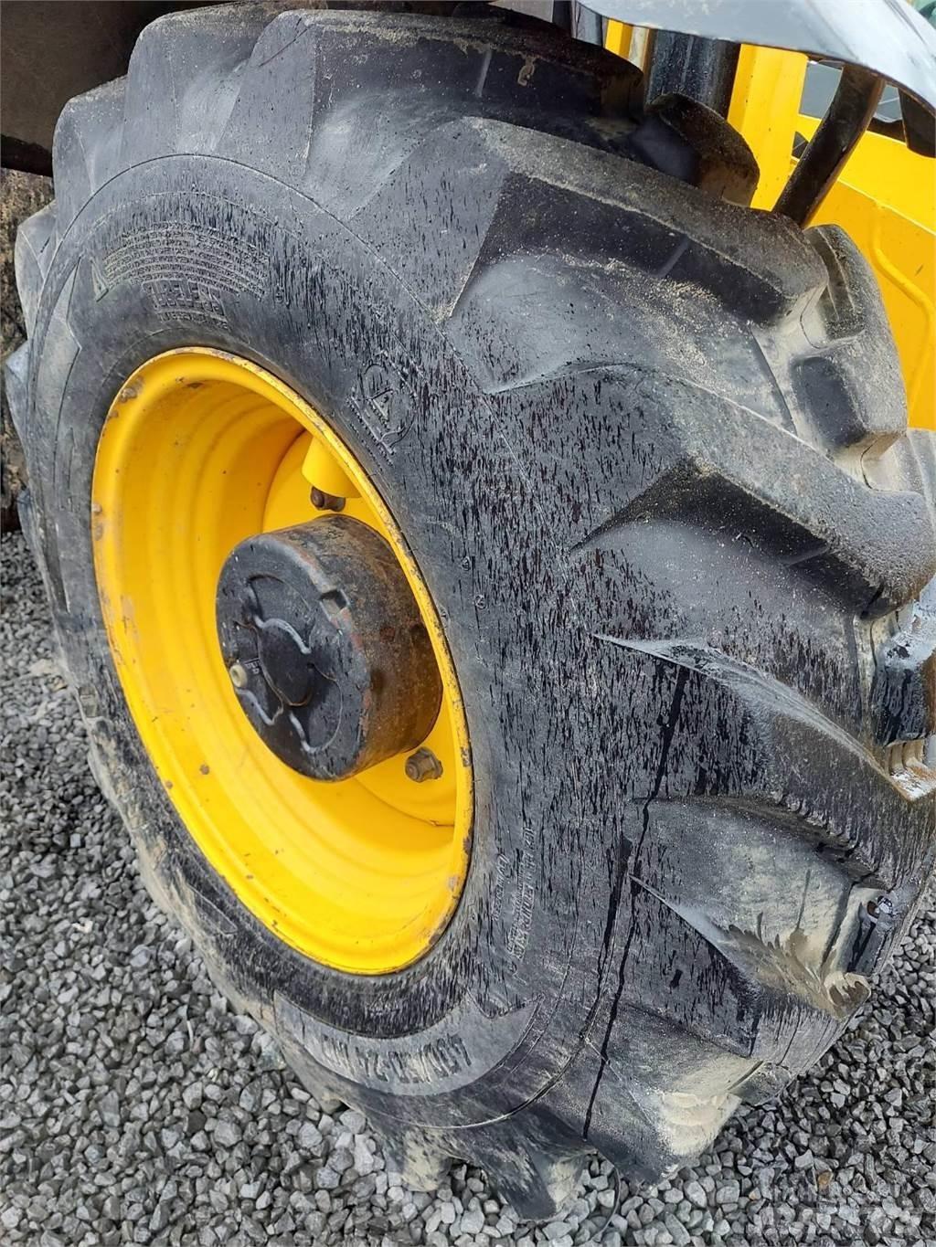 JCB 535-140 伸縮臂操作車