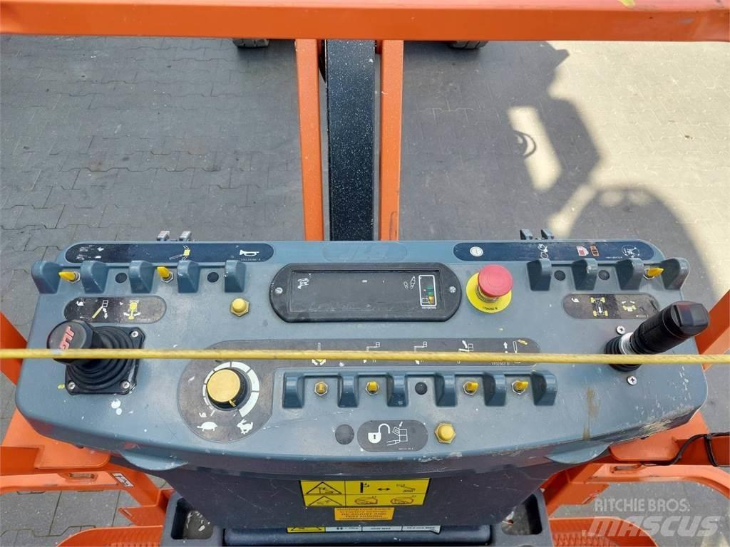 JLG E450AJ 曲臂高空作業車