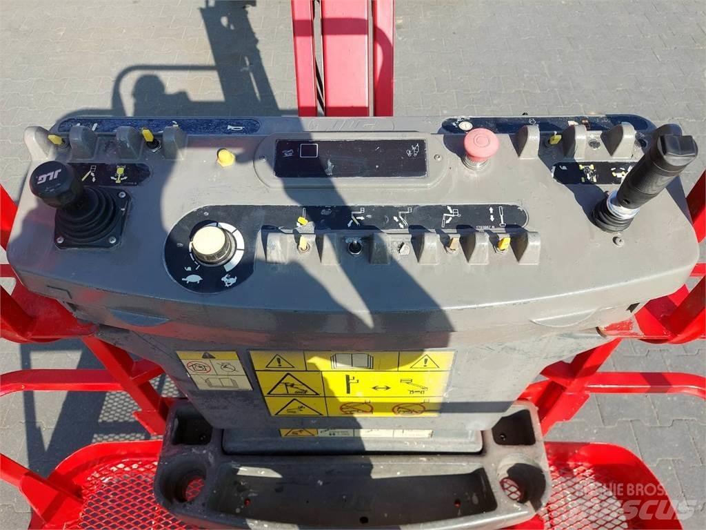 JLG M450AJ 曲臂高空作業車