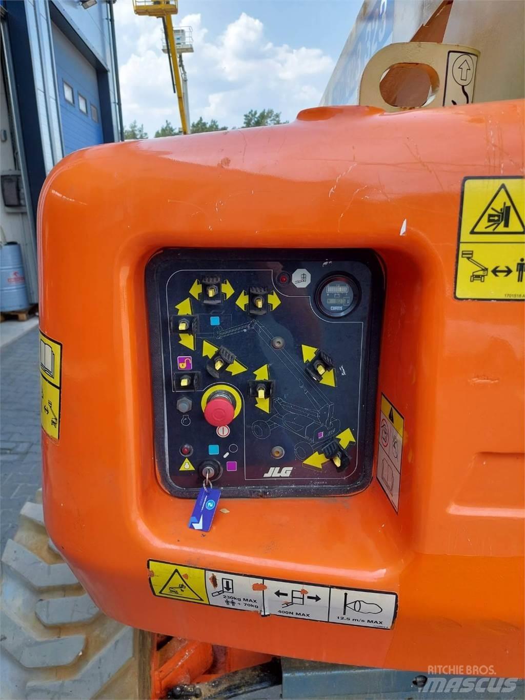 JLG M600JP 曲臂高空作業車