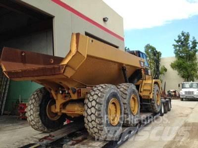 CAT 725 鉸接式起吊車