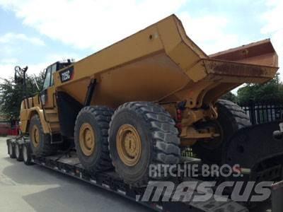 CAT 725C 鉸接式起吊車