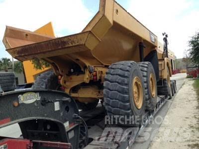 CAT 725C 鉸接式起吊車