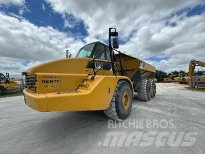 CAT 740 鉸接式起吊車