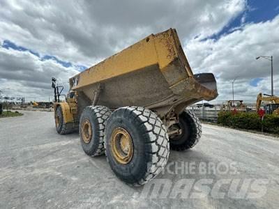 CAT 740 鉸接式起吊車