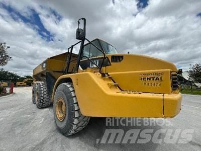 CAT 740 鉸接式起吊車