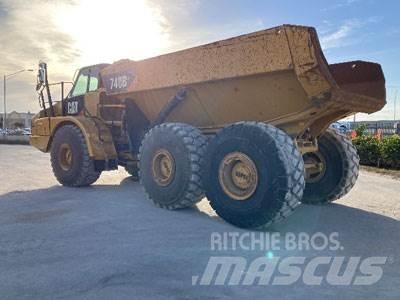 CAT 740B 鉸接式起吊車