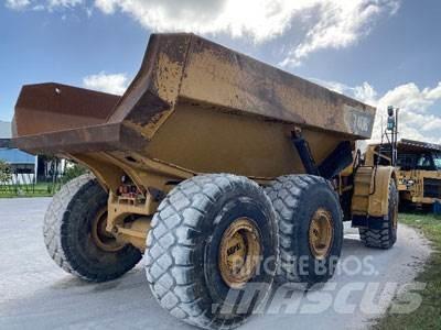 CAT 740B 鉸接式起吊車