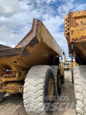 CAT 740B 鉸接式起吊車
