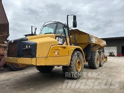 CAT 740B 鉸接式起吊車