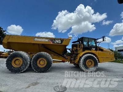 CAT 745-04A 鉸接式起吊車