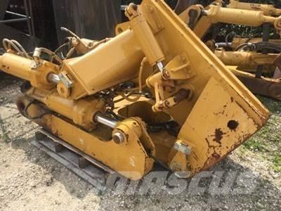 CAT D8T Ripper, S/S 其他組件