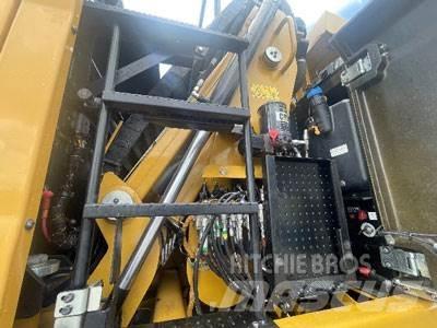 CAT MH3026 廢棄物/工業用操作車