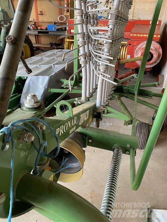 Pronar ZKP420 耙與翻草機