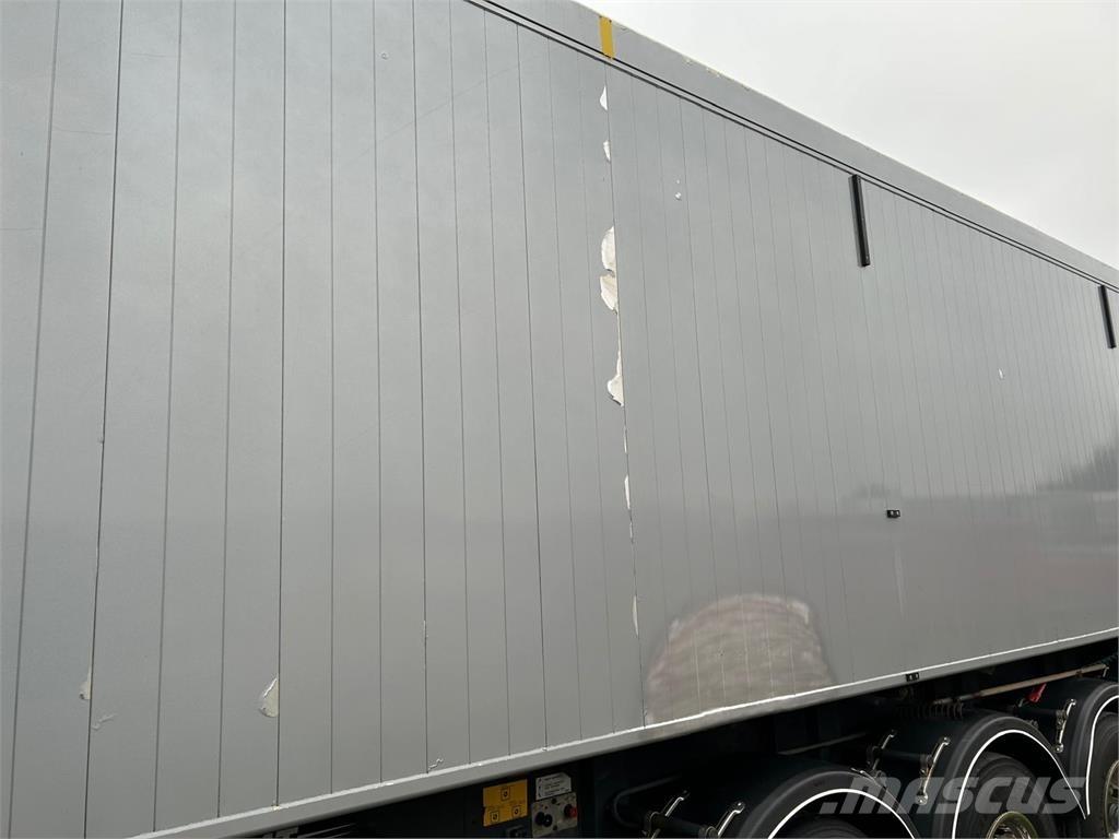AMT 4-aks 60m3 傾卸式半拖車