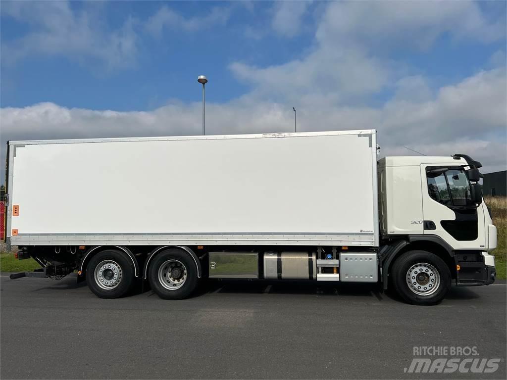 Volvo FE320 6x2*4 貨箱式卡車