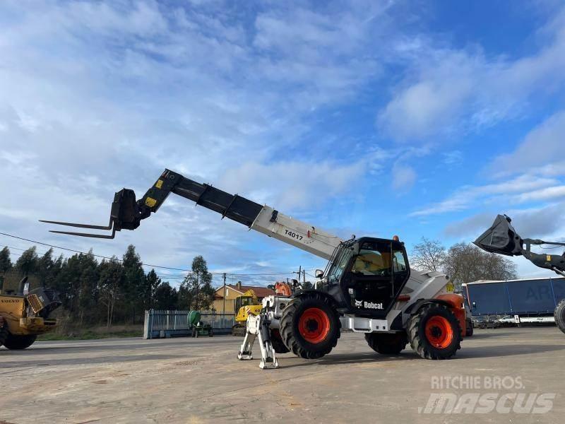 Bobcat T40170 伸縮臂操作車