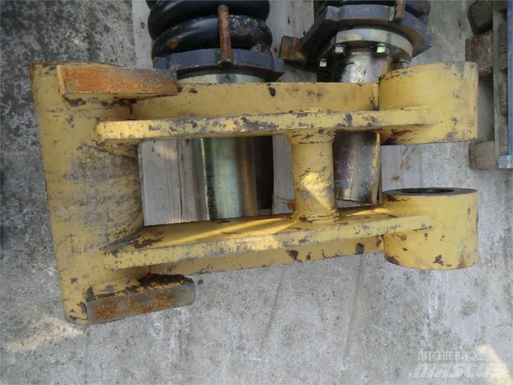 CAT 231D 底盤和懸架