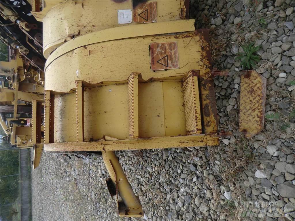 CAT 323D 底盤和懸架