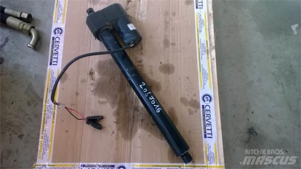 CAT 735 其他