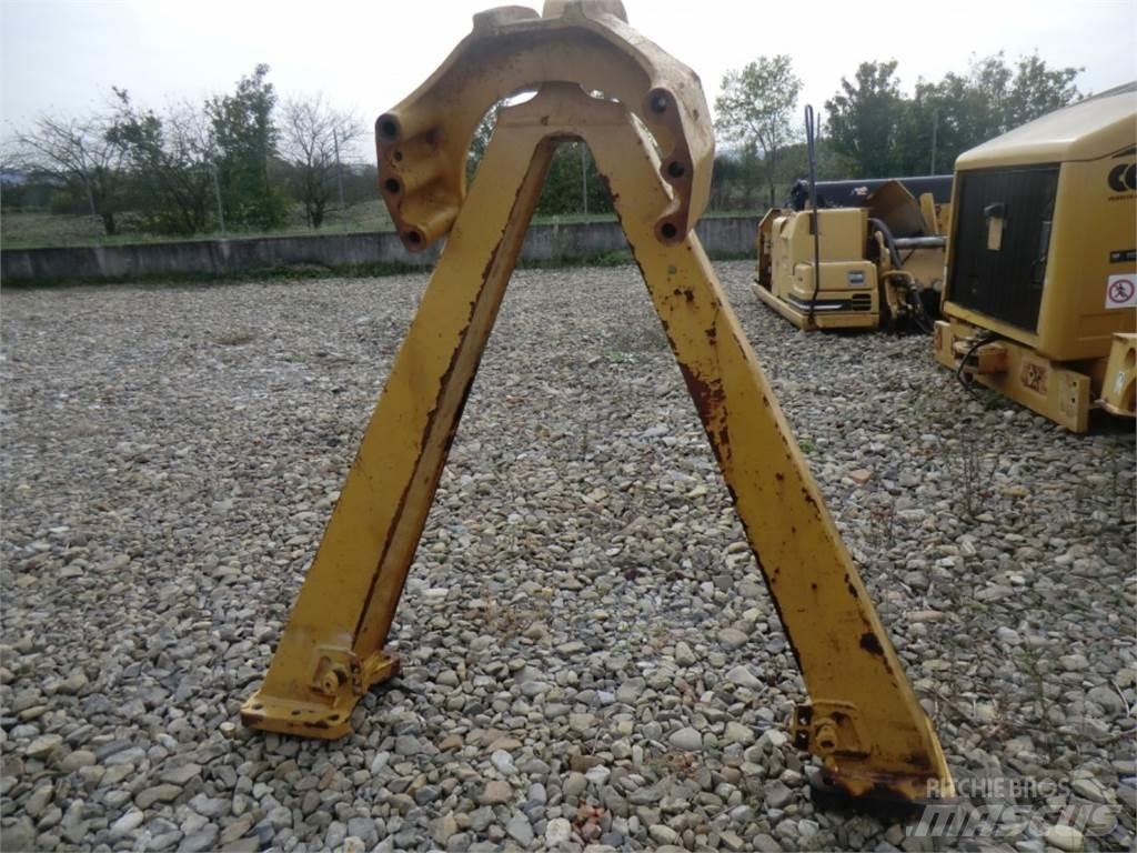 CAT 735 底盤和懸架