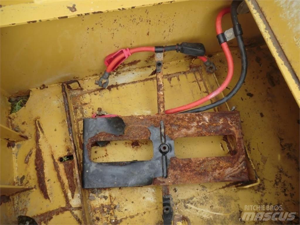 CAT 735 底盤和懸架