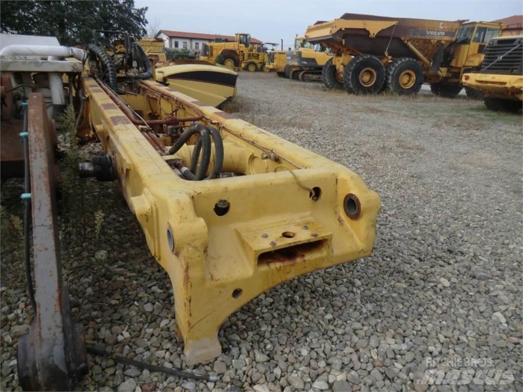 CAT 735 底盤和懸架