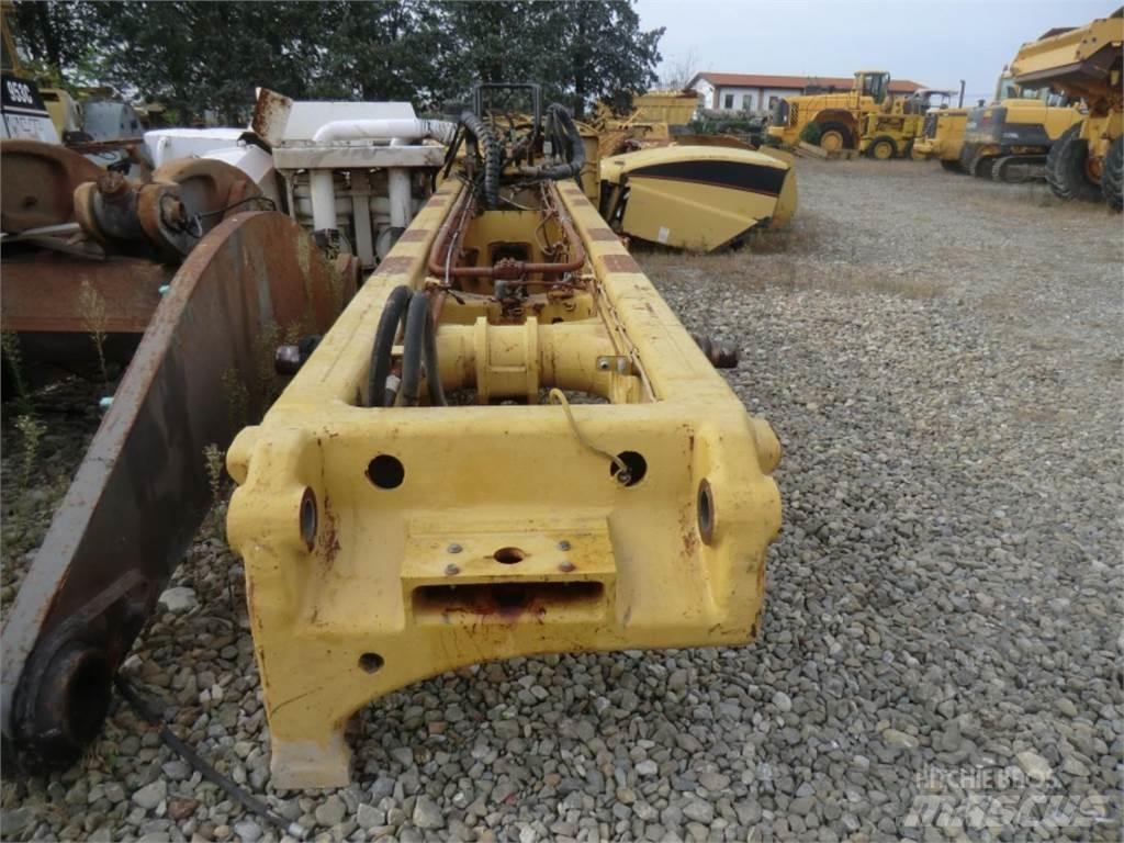 CAT 735 底盤和懸架