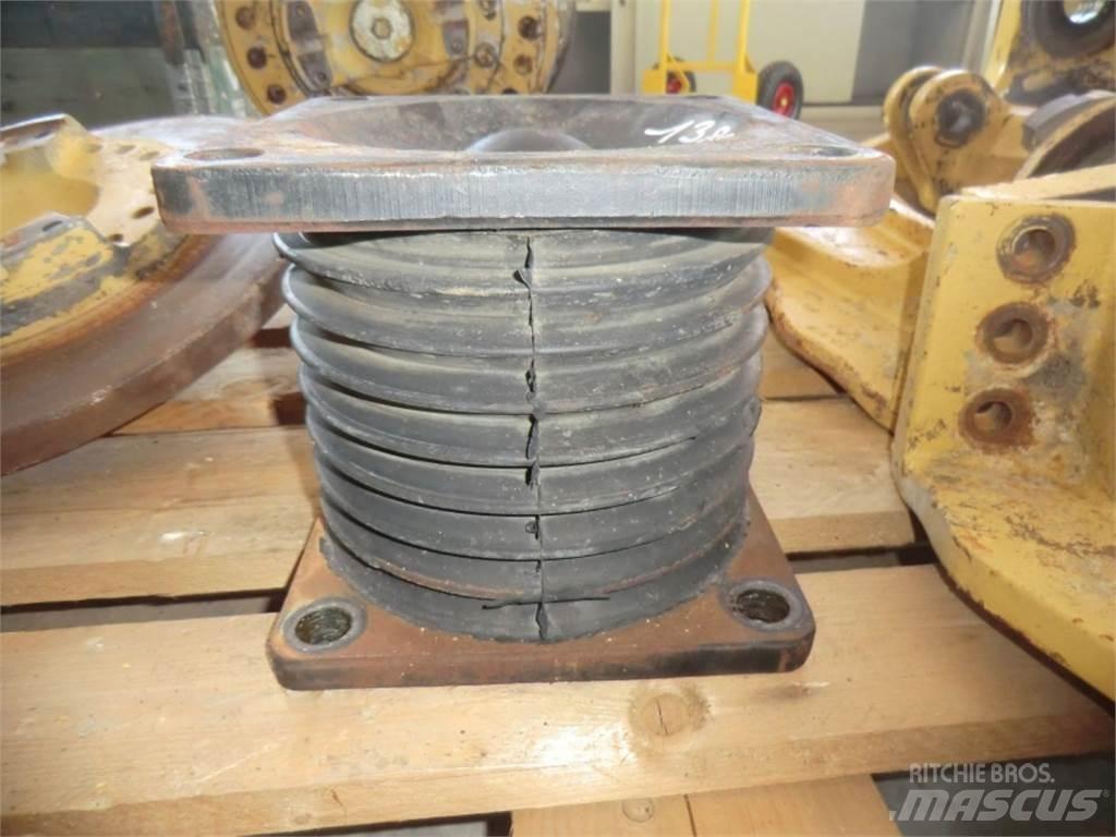 CAT 735 底盤和懸架