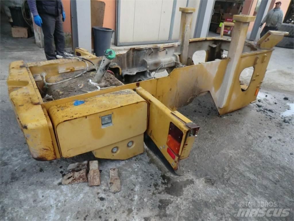 CAT 928G 底盤和懸架
