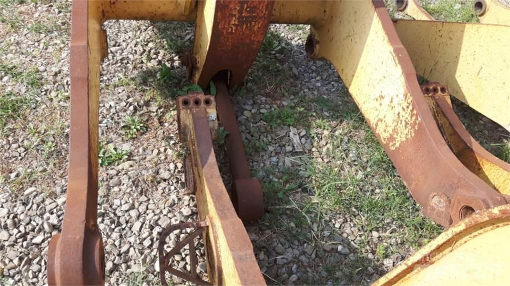 CAT 953 底盤和懸架