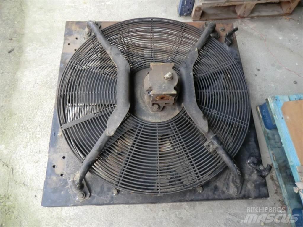 CAT 963D 底盤和懸架