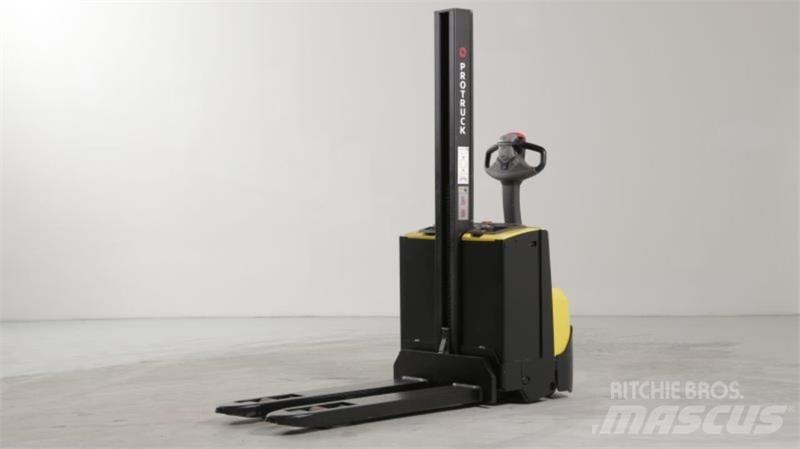 BT SWE080L 自走式堆積機