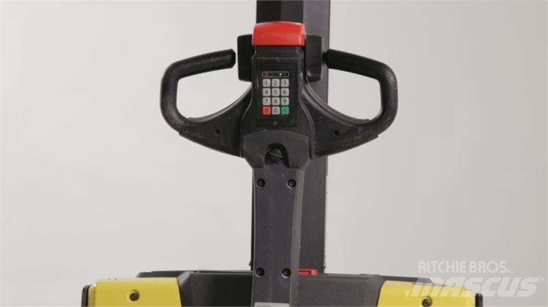 BT SWE080L 自走式堆積機