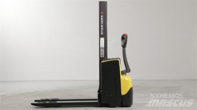 BT SWE080L 自走式堆積機