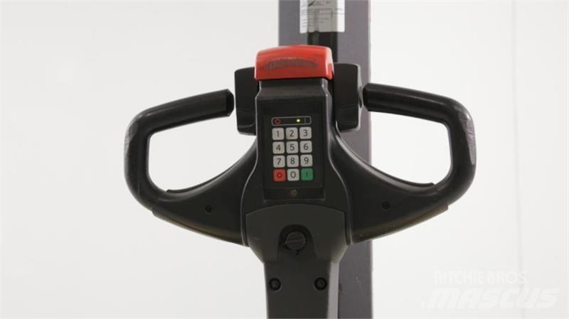 BT SWE080L 自走式堆積機