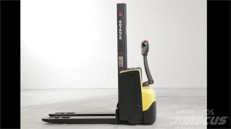 BT SWE080L 自走式堆積機
