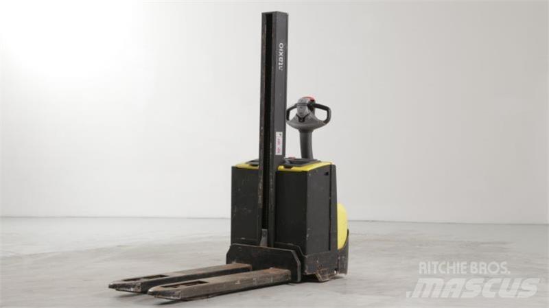 BT SWE080L 自走式堆積機