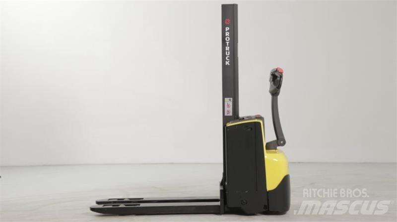 BT SWE080L 自走式堆積機