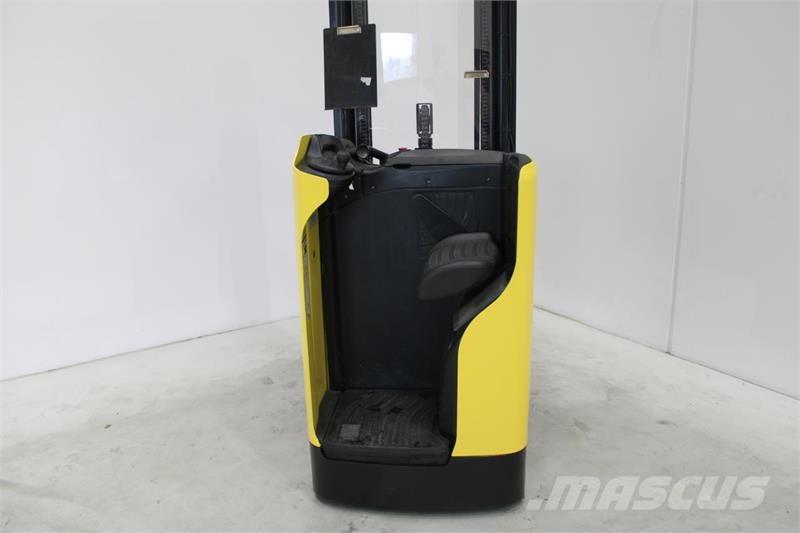 Hyster RS1.6 自走式堆積機