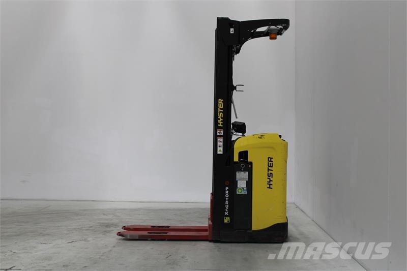 Hyster RS1.6 自走式堆積機