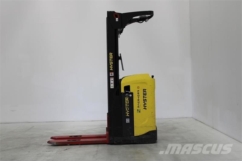 Hyster RS1.6 自走式堆積機