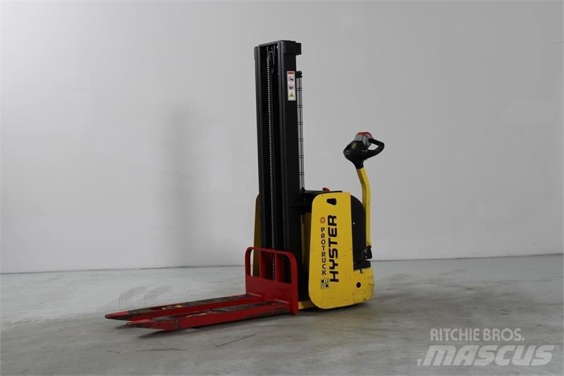 Hyster S1.0E 自走式堆積機