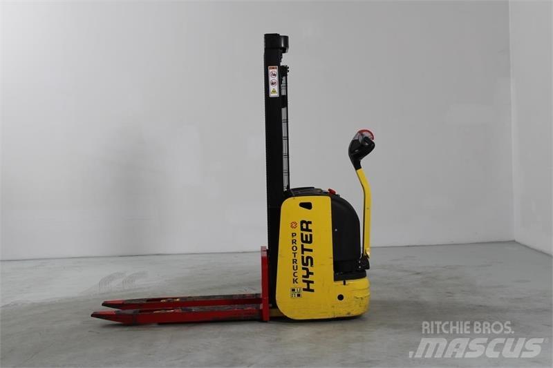 Hyster S1.0E 自走式堆積機